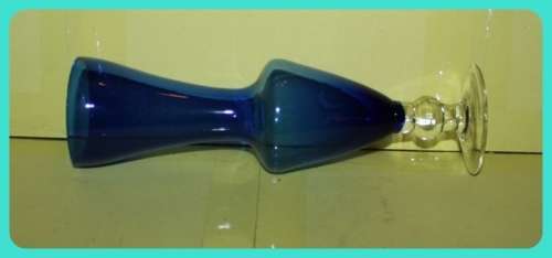 BLUE STEM VASE SINGLE BUBBLE STEM FLAT FOOT