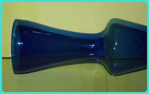 BLUE STEM VASE SINGLE BUBBLE STEM FLAT FOOT