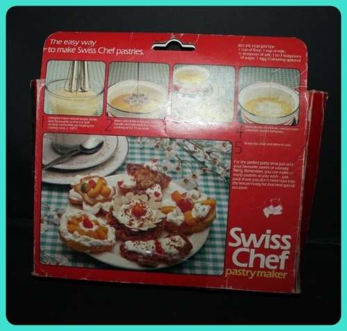 SWISS CHEF PASTRY MAKER (SNACKLE) WITH WOODEN HANDLE AND 4 PASTRY SHAPES IN BOX WITH RECIPE AND INS