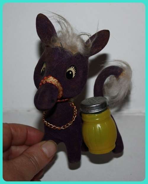 THE COOLEST KITSCH PURPLE FLOCK DONKEY CRUET SET EVER JUST FUN
