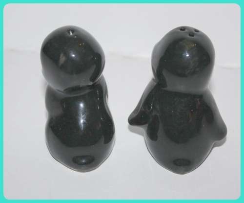 THE CUTEST PENGUIN PAIR SALT AND PEPPER POT