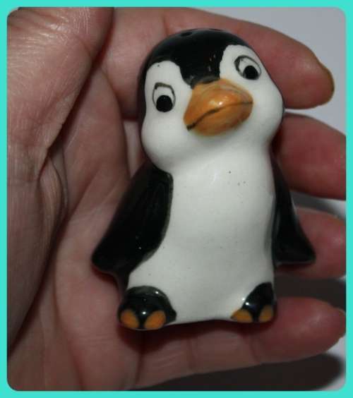 THE CUTEST PENGUIN PAIR SALT AND PEPPER POT