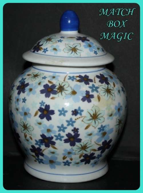 WOOLWORTHS GINGER JAR BLUE AND WHITE FLORAL LID LOCKS IN PLACE