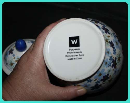 WOOLWORTHS GINGER JAR BLUE AND WHITE FLORAL LID LOCKS IN PLACE
