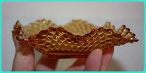 SMALL AMBER COLORED FRILLED TRINKET DISH