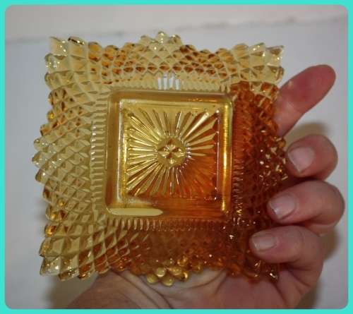 SMALL AMBER COLORED FRILLED TRINKET DISH