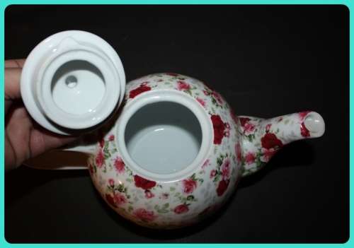 PRETTY CHINTZ STYLE TEAPOT LARGE WITH RED AND PINK ROSES