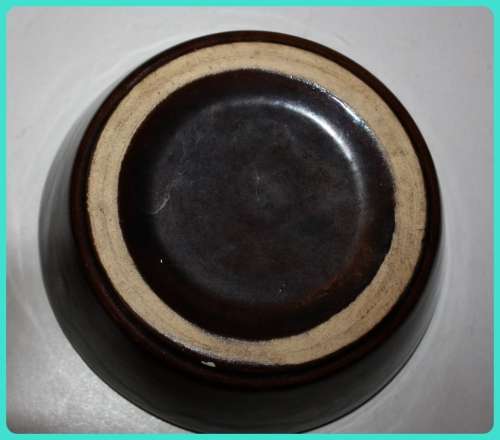 VINTAGE LAVA GLAZE ASHTRAY WITH LUSTER FINISH FOR THE COLLECTOR