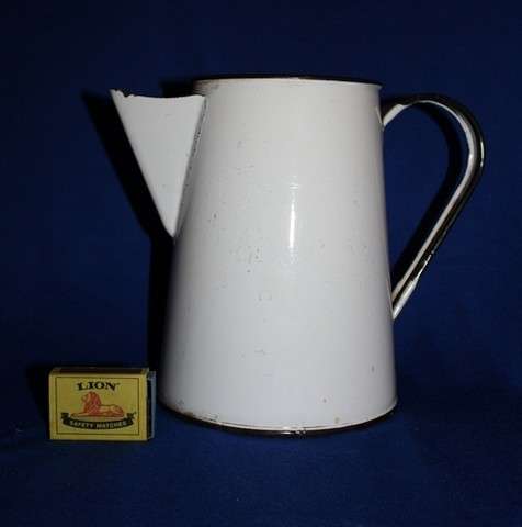 WHITE ENAMEL JUG WITH BLACK TRIM VINTAGE HOLDS 2 L