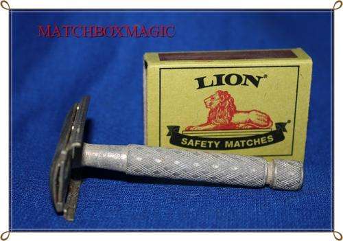VINTAGE GILLETTE RAZOR