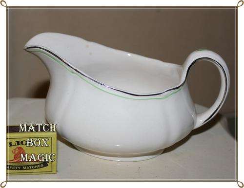ALFRED MEAKIN GRAVY BOAT CREAM WITH GREEN AND SILVER EDGING