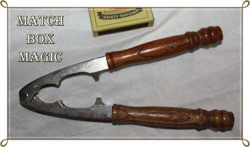 WOODEN HANDLE NUT CRACKER GOOD CONDITION