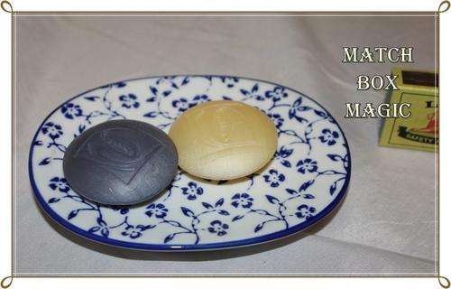 BLUE AND WHITE CERAMIC SOAP DISH
