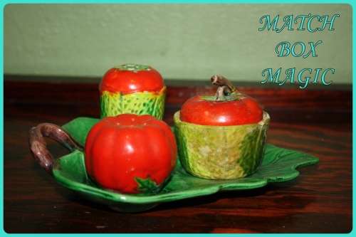 VINTAGE TOMATO THEMED CRUET SET PERFECT FOR A DISPLAY SHELF IN A COUNTRY KITCHEN