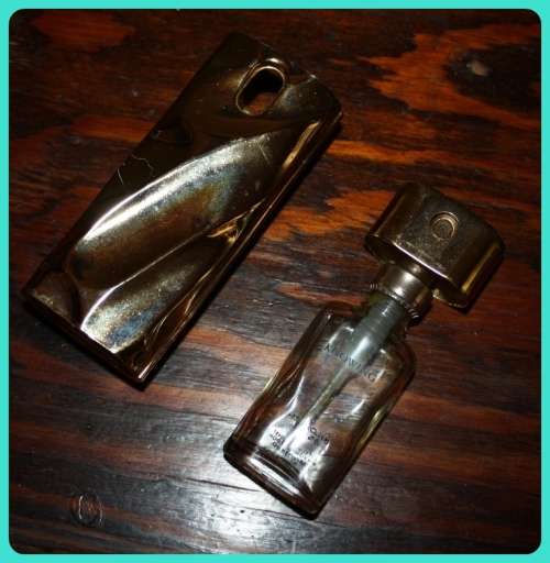 ESTEE LAUDER FRANCE KNOWING REFILLABLE GOLD TONE PURSE SPRAY EMPTY .25 OZ BOTTLE