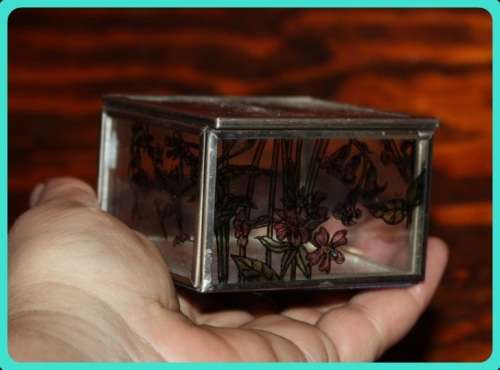 HINGED GLASS TRINKET BOX WITH MIRROR IN BOTTOM LOVELY FLORAL DESIGN WITH SPIDER WEB