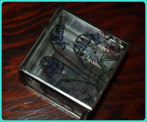 HINGED GLASS TRINKET BOX WITH MIRROR IN BOTTOM LOVELY FLORAL DESIGN WITH SPIDER WEB