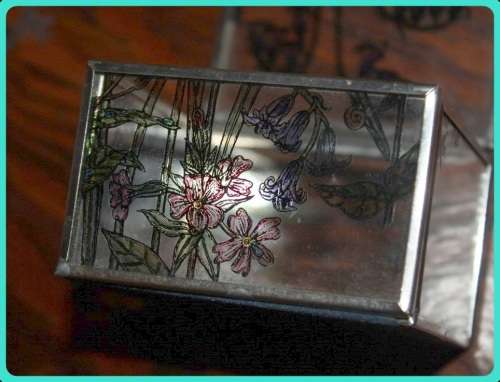 HINGED GLASS TRINKET BOX WITH MIRROR IN BOTTOM LOVELY FLORAL DESIGN WITH SPIDER WEB