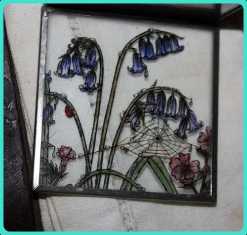 HINGED GLASS TRINKET BOX WITH MIRROR IN BOTTOM LOVELY FLORAL DESIGN WITH SPIDER WEB