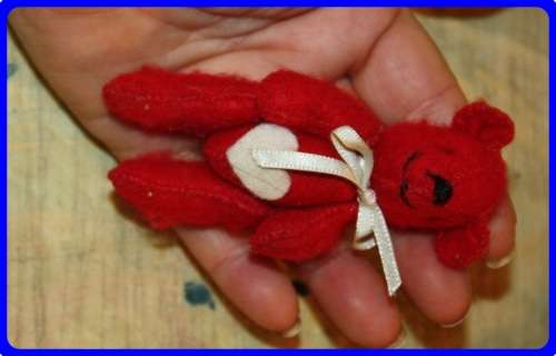 SMALL RED FELT VALENTINES TEDDY BEAR WITH ARTICULATED ARMS AND LEGS LOOKS HAND CRAFTED