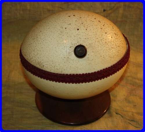 BEAUTIFUL VINTAGE OSTRICH EGG PRESENTATION JEWELRY BOX FULLY LINED
