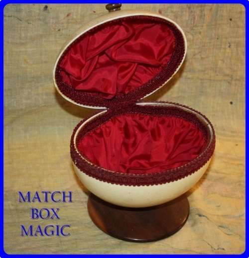 BEAUTIFUL VINTAGE OSTRICH EGG PRESENTATION JEWELRY BOX FULLY LINED