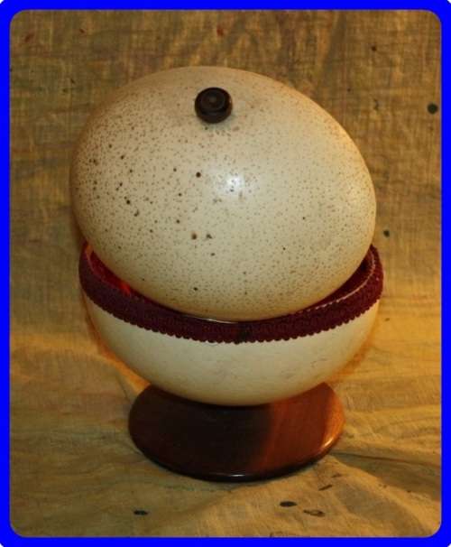 BEAUTIFUL VINTAGE OSTRICH EGG PRESENTATION JEWELRY BOX FULLY LINED