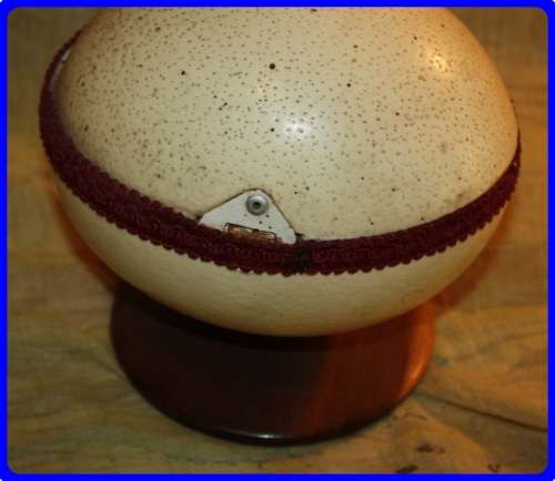 BEAUTIFUL VINTAGE OSTRICH EGG PRESENTATION JEWELRY BOX FULLY LINED