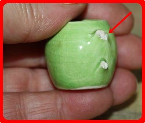 FOUR MINIATURE ITEMS 2X VASES 1X OIL JUG 1 X TANKARD(D)