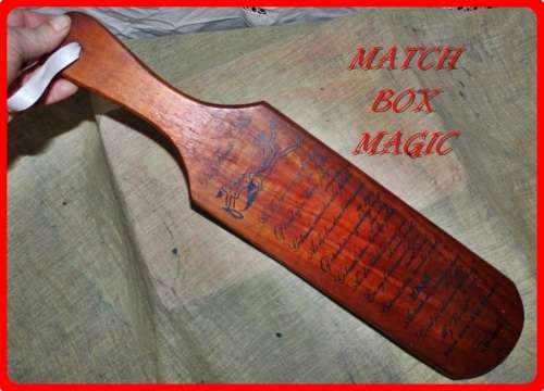 VINTAGE NON PC SPANK PLANK WITH HUMOROUS AFRIKAANS SAYING DIE FAMILIE PLAK  PERFECT TALKING PIECE