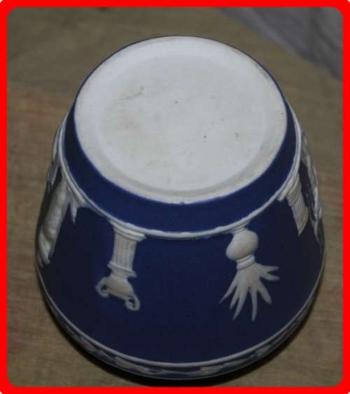 VASE BLUE AND WHITE IN STYLE OF WEDGEWOOD