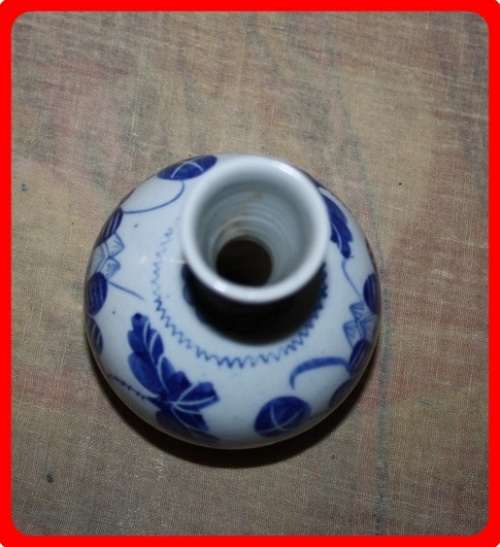 BEAUTIFUL BLUE AND WHITE POSY VASE IN THE ORIENTAL STYLE