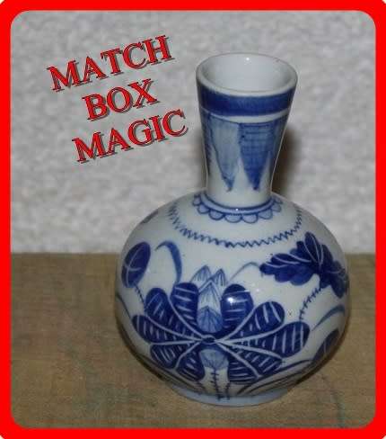 BEAUTIFUL BLUE AND WHITE POSY VASE IN THE ORIENTAL STYLE