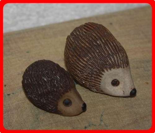 NICLEY MADE PAIR OF POTTERY HEDGEHOGS