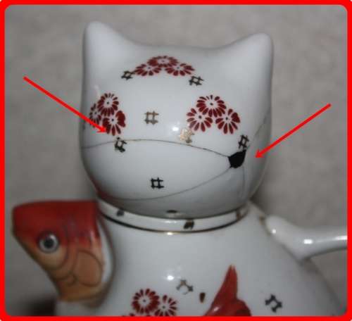 ORIENTAL HAND PAINTED CAT AND KOI FISH TEAPOT (D) NICE FOR A COLLECTION SHELF