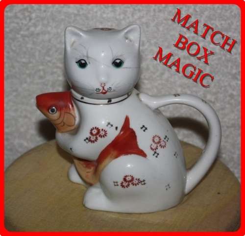 ORIENTAL HAND PAINTED CAT AND KOI FISH TEAPOT (D) NICE FOR A COLLECTION SHELF