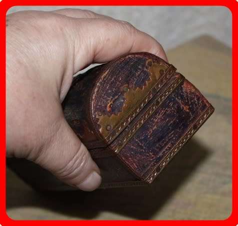 DECORATIVE WOODEN STORAGE BOX WITH HINGED LID INTRICATE METAL DETAIL