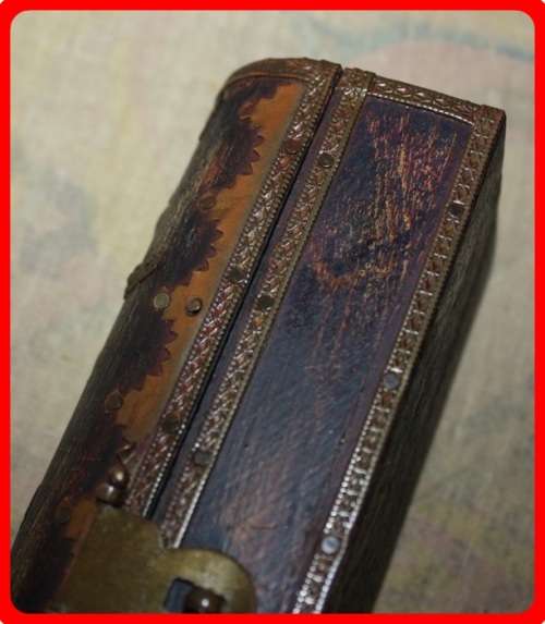 DECORATIVE WOODEN STORAGE BOX WITH HINGED LID INTRICATE METAL DETAIL