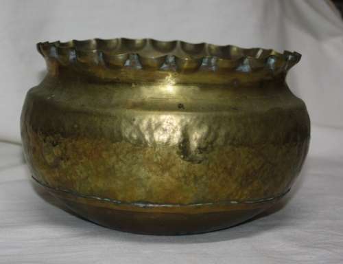 LARGE BRASS BOWL WITH FRILLED EDGE. PERFECT FOR A POT PLANT