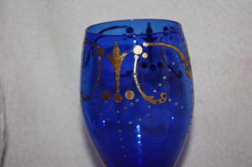 BEAUTIFUL BLUE SERGIO TALANTI HANDCRAFTED ART WINE GLASS MURANO ITALY HAS LABELS ON BASE