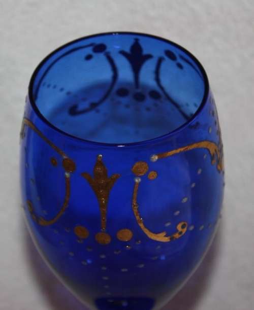 BEAUTIFUL BLUE SERGIO TALANTI HANDCRAFTED ART WINE GLASS MURANO ITALY HAS LABELS ON BASE