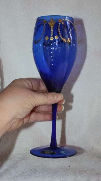 BEAUTIFUL BLUE SERGIO TALANTI HANDCRAFTED ART WINE GLASS MURANO ITALY HAS LABELS ON BASE