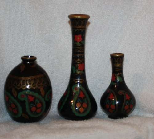 TRIO OF BEAUTIFULLY HAND PAINTED VASES BLACK BACKGROUND WITH PAISLEY FLORAL AND GOLD TRIM FOREGROUND