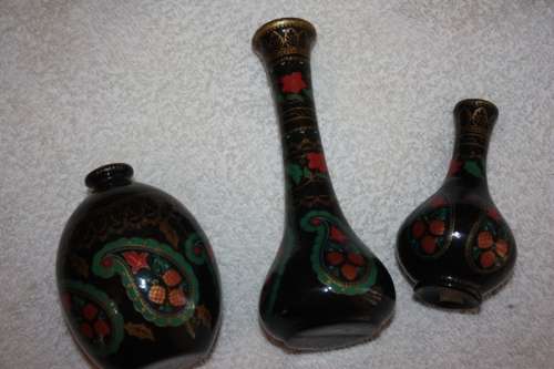 TRIO OF BEAUTIFULLY HAND PAINTED VASES BLACK BACKGROUND WITH PAISLEY FLORAL AND GOLD TRIM FOREGROUND