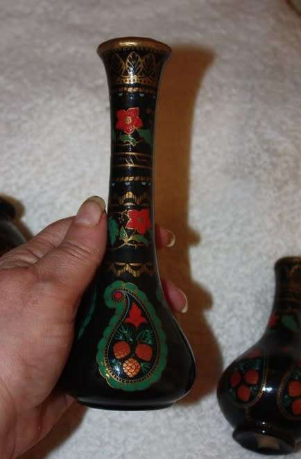 TRIO OF BEAUTIFULLY HAND PAINTED VASES BLACK BACKGROUND WITH PAISLEY FLORAL AND GOLD TRIM FOREGROUND