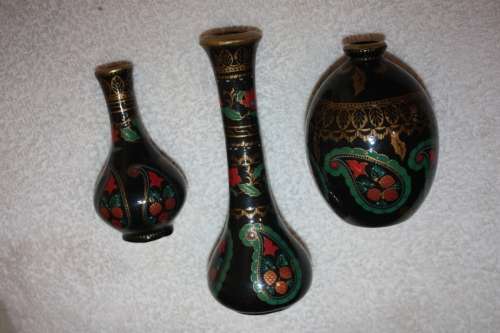 TRIO OF BEAUTIFULLY HAND PAINTED VASES BLACK BACKGROUND WITH PAISLEY FLORAL AND GOLD TRIM FOREGROUND