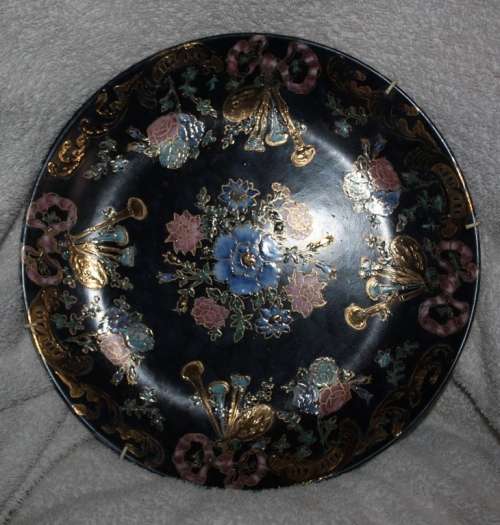 TRUMPET FLOURISH HAND PAINTED PORCELAIN PLATE BLACK BACKGROUND WITH FLORAL DETAIL AND GOLD TRIM