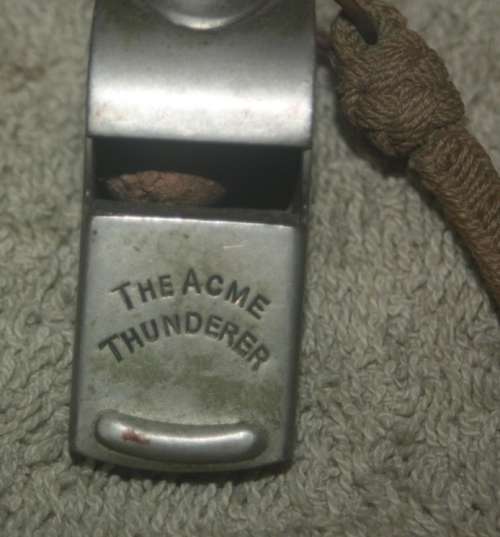 THE ACME THUNDERER MILITARY WHISTLE WITH LANYARD STAMPED 1940 SEE PHOTOS MADE BY J HUDSON & CO BIRMI