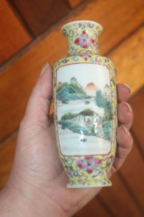 SMALL UNUSUAL ORIENTAL VASE WITH TWO GARDEN SCENES YELLOW BACKGROUND (D)