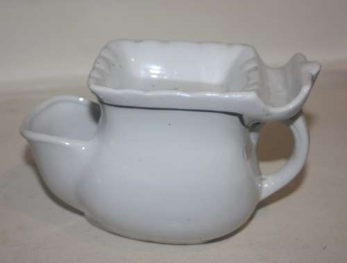 OLD SCHOOL SHAVING MUG NICE SIZE EXTRA FEATURE LIP TO REST SHAVING BRUSH